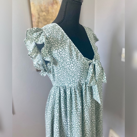 Short Sleeve Front Tie Dress - Picture 2 of 7